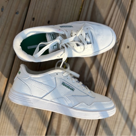 Reebok sz 8.5 sneakers - Picture 2 of 3